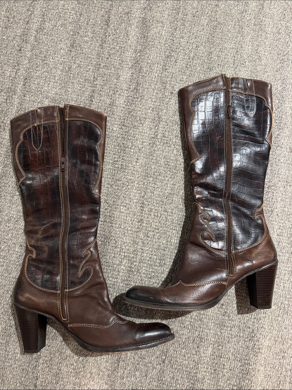 Women's Brown Heeled Western Boots - Picture 2 of 4